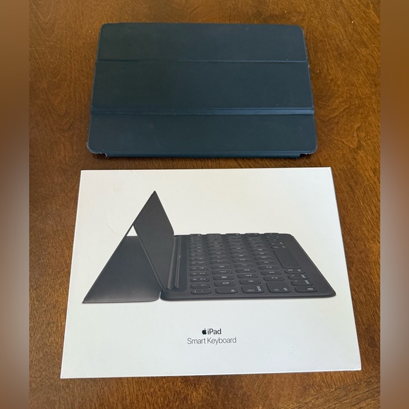 Apple iPad Smart Keyboard - Dark Gray - Picture 1 of 8